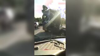 Camionista becca coppia italiana scopare in strada