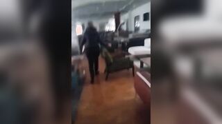 Scenata moglie italiana che lo becca scopare la segretaria