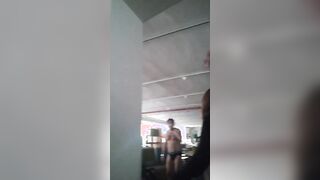 Scenata moglie italiana che lo becca scopare la segretaria