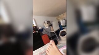 Masturba la fica fradicia della moglie