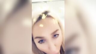 Giovane bionda pompinara ci sa fare di bocca