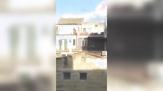 Vicina di casa becca coppia scopare sul balcone