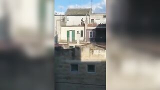 Vicina di casa becca coppia scopare sul balcone