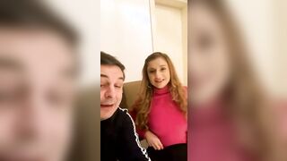 Al tre esce le tette