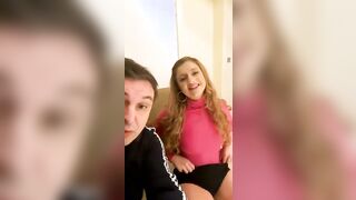 Al tre esce le tette