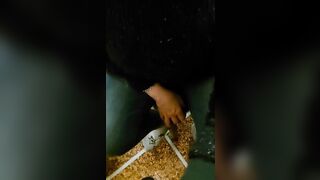 Confessa al cornuto il tradimento mentre gli fa un pompino