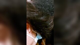 Confessa al cornuto il tradimento mentre gli fa un pompino