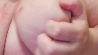 Ciao Lello esco le tette per il tuo compleanno TI PIACCIONO?