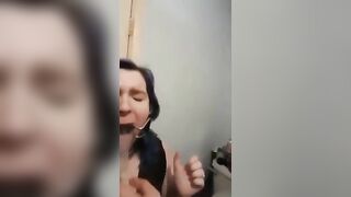 Fionda col preservativo pieno per la slave