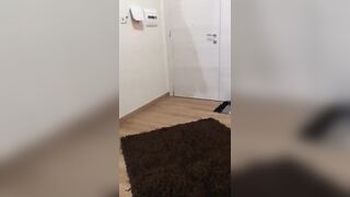 Esibizionista eccita il portapizze