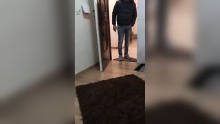 Esibizionista eccita il portapizze