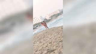 Beccano coppia scopare in spiaggia