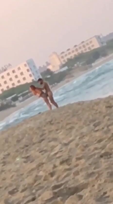 Beccano coppia scopare in spiaggia