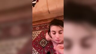 Studentessa sborrata in faccia dal fidanzato