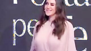 Belen sballonzola le tette in Tv