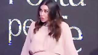 Belen sballonzola le tette in Tv