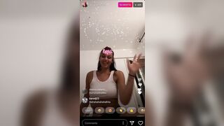 Asia flash tette diretta instagram