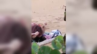 Studentessa beccate a lesbicare in spiaggia