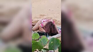 Studentessa beccate a lesbicare in spiaggia