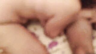 Brave troie spompinatelo insieme e fatelo sborrare