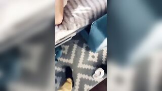 Cazzo in tiro davanti a Priscilla Salerno che riposa