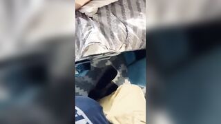 Cazzo in tiro davanti a Priscilla Salerno che riposa