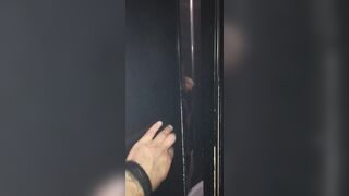 Fidanzati beccati a scopare in discoteca