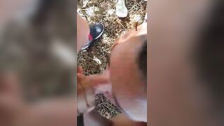 Moglie italiana scopata in pineta da bull davanti al cornuto