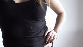 Bionda italiana in un seducente balletto