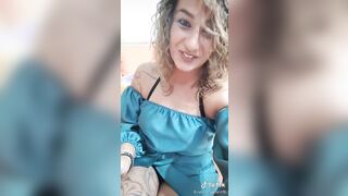 Con la coscia tatuata la maiala è assicurata