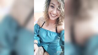 Con la coscia tatuata la maiala è assicurata