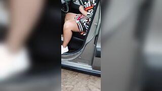 Moglie italiana troia si sditalina al parco