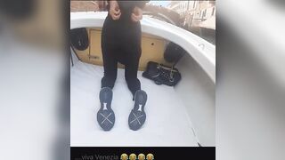 Esce il culo in barca a Venezia
