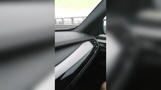 Moglie esibizionista in auto flash fica