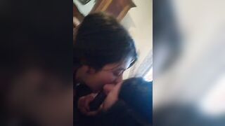 La figlia Francesca e la mamma Marzia succhiano il cazzo ad africano