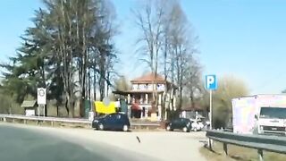 Esibizionismo all'aperto con fidanzata italiana porcella