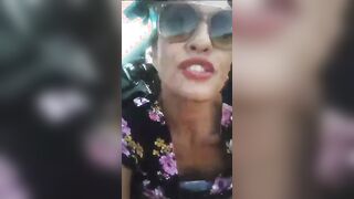 Milf troia di Modena con dildo in fica in bicicletta