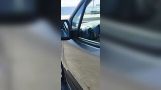 Italiana si spoglia in macchina - ASPETTO QUALCHE CAZZO