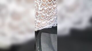 Italiana si spoglia in macchina - ASPETTO QUALCHE CAZZO