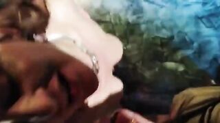 Serata al club privè spompinando due cazzi