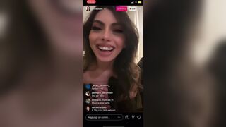 A 300 ragazzi mi spoglio nuda