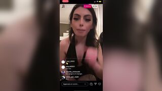 A 300 ragazzi mi spoglio nuda