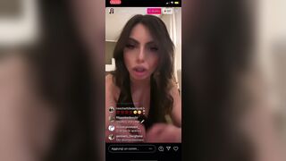 A 300 ragazzi mi spoglio nuda