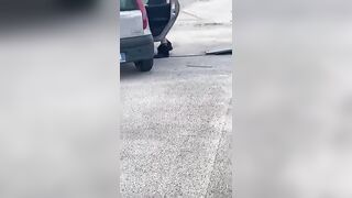 Coppia italiana matura beccata a scopare in un parcheggio