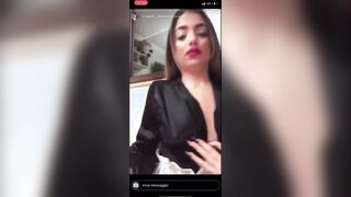 Ragazza italiana Periscope flash tette