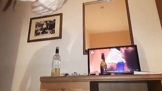 Fidanzata ripresa in casa, vi piace il culo?