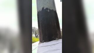 Un attimo che c'è gente - Italiana si masturba nel parco pubblico