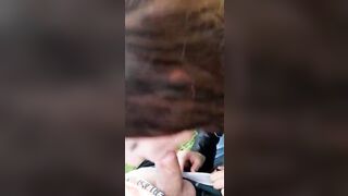 Pompino italiano amatoriale giovane italiana in un parco pubblico