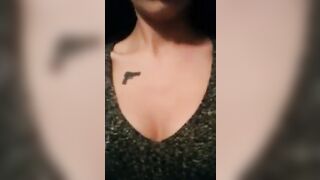 Eva si tocca le tette live su Periscope