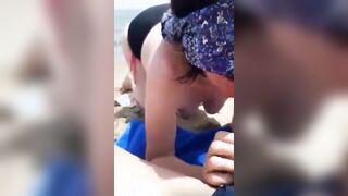 Moglie troia italiana fa un pompino in riva al mare